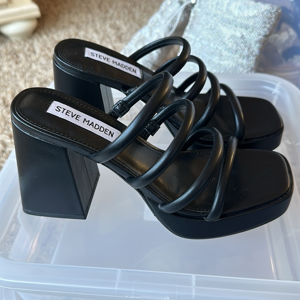 Steve Madden “observe” sandal. Brand new. Size 6.